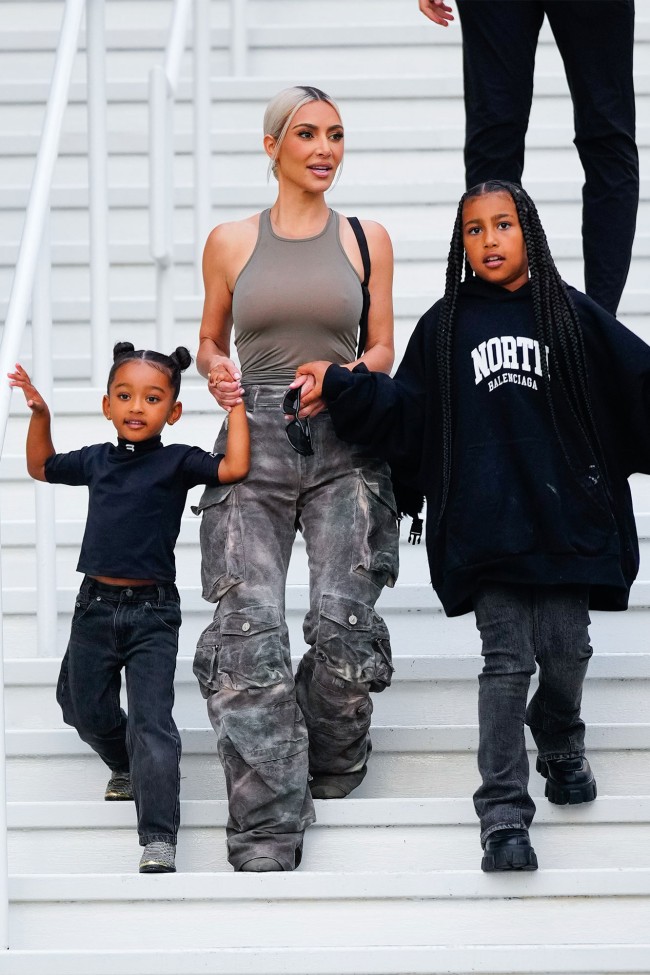 Kardashian en la foto con sus hijas North y Chicago quiere centrarse en ser madre