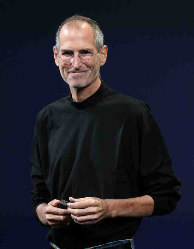 Los cuellos de tortuga iconicos de Steve Jobs tambien fueron obra de Miyake