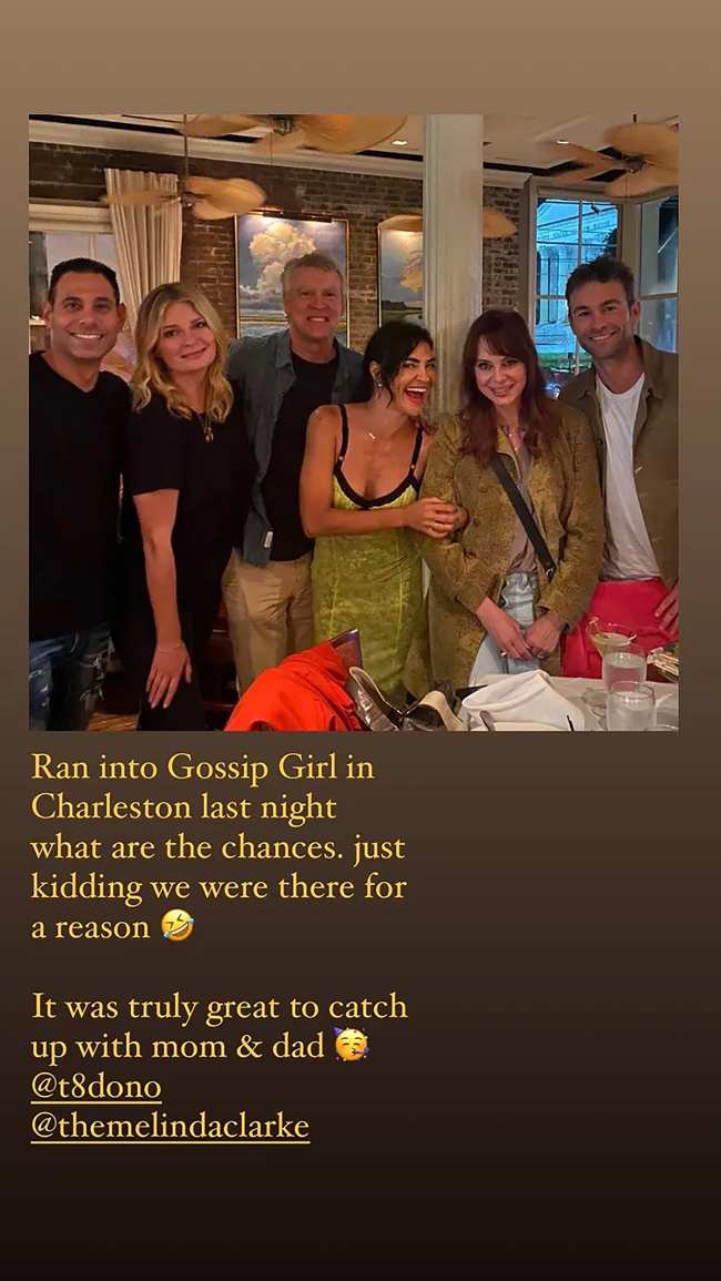 Barton tambien compartio una foto que incluia a algunos ex alumnos de Gossip Girl