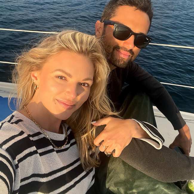 El actor recientemente se hizo oficial de Instagram con su novia Alex Weaver