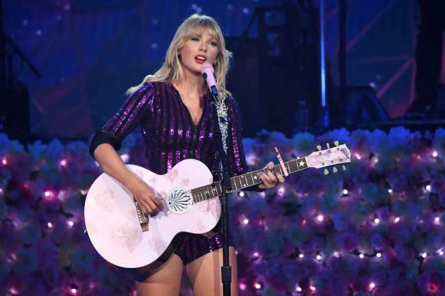 La composicion de canciones de Swift sera el tema de un nuevo curso de literatura en una universidad de Texas