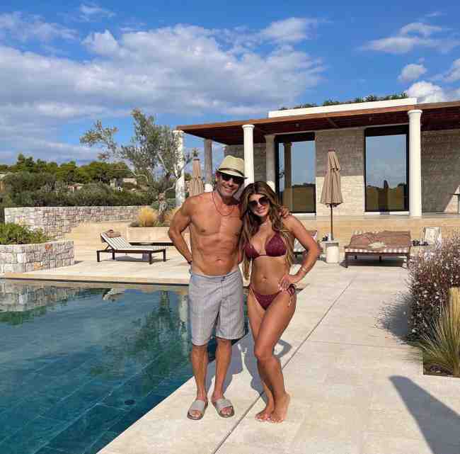 Segun los informes Teresa Giudice y Luis Ruelas estan de luna de miel en Grecia despues de sus nupcias en Nueva Jersey