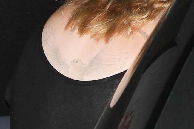 EXCLUSIVO PREMIUM Adele muestra un tatuaje en la espalda nunca antes visto de un pajaro cuando sale de la cena con su novio Rich Paul