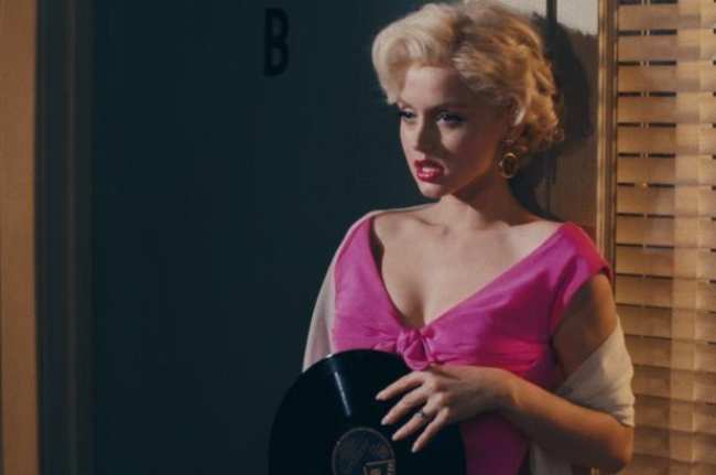 Ana de Armas aparece como Marilyn Monroe en la pelicula de Netflix Blonde