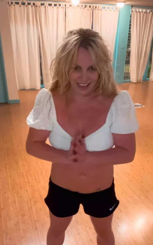 Spears publica con frecuencia videos de baile en Instagram pero los fanaticos se preocuparon cuando comenzo a llorar durante su rutina