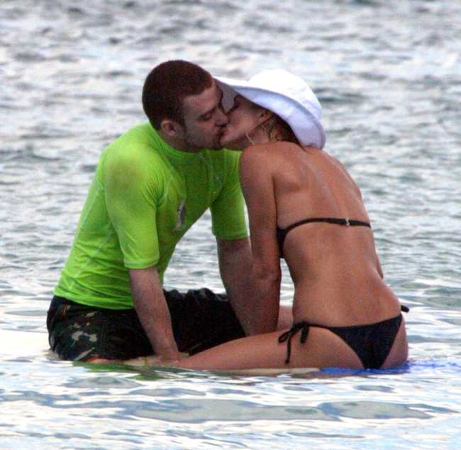 Diaz supuestamente le deseo cancer a un miembro del personal de la revista que se acerco con respecto a una foto de la actriz besando a Justin Timberlake en una tabla de surf