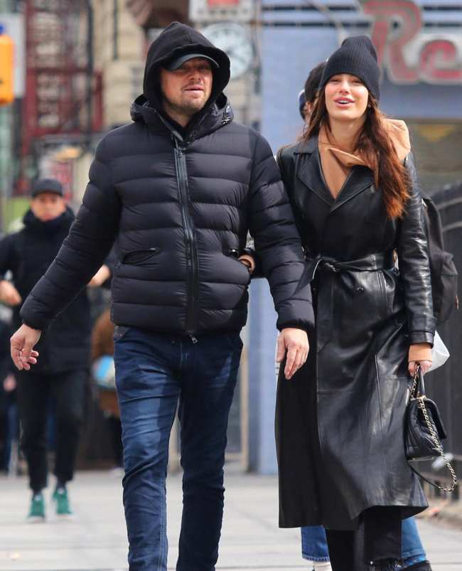 Leonardo DiCaprio y Camila Morrone son todo sonrisas mientras pasan una tarde romantica en Nueva York
