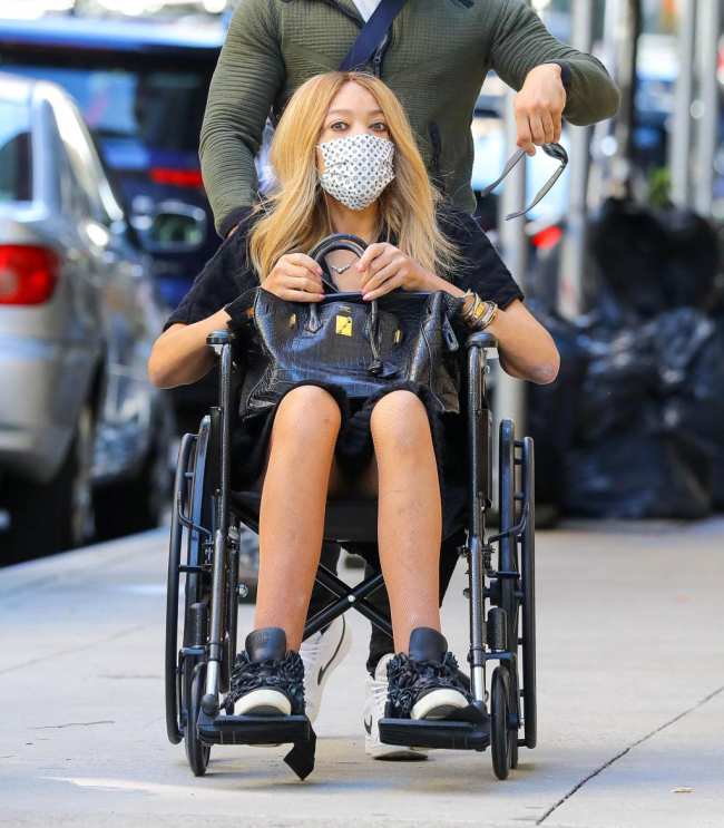 Wendy Williams vista en silla de ruedas en Nueva York
