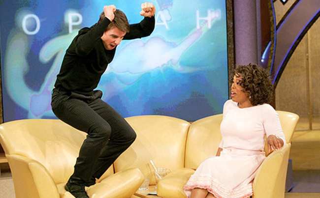 Rinder escribe que una vez que la hermana de Cruise se convirtio en su publicista sus declaraciones publicas se volvieron cada vez mas extravagantes Finalmente hizo el ridiculo saltando en el sofa de Oprah Winfrey en 2005