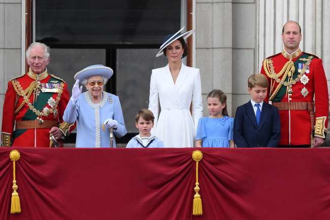 El Principe William y Kate Middleton son solo dos miembros de la familia real que han viajado a Escocia para estar con la Reina