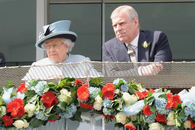 El principe Andrew lanzo un sentido homenaje a su difunta madre la reina Isabel II