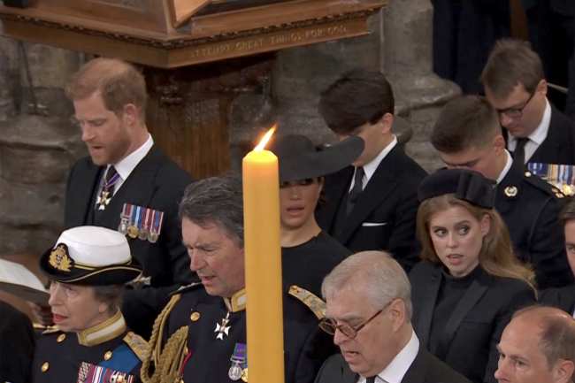 El principe Harry y Meghan Markle se sentaron en la segunda fila en el funeral de la reina Isabel II