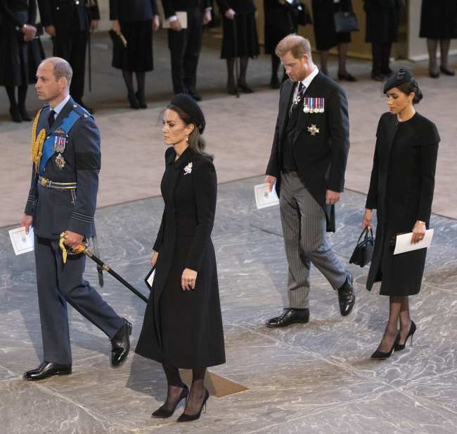 La pareja tuvo interacciones heladas con el Principe William y Kate Middleton durante su viaje