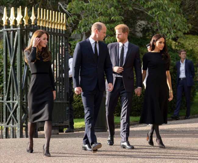 William el Principe de Gales y la Princesa Catalina de Gales con el Principe Harry y Meghan Markle fotografiados juntos por primera vez desde 2020