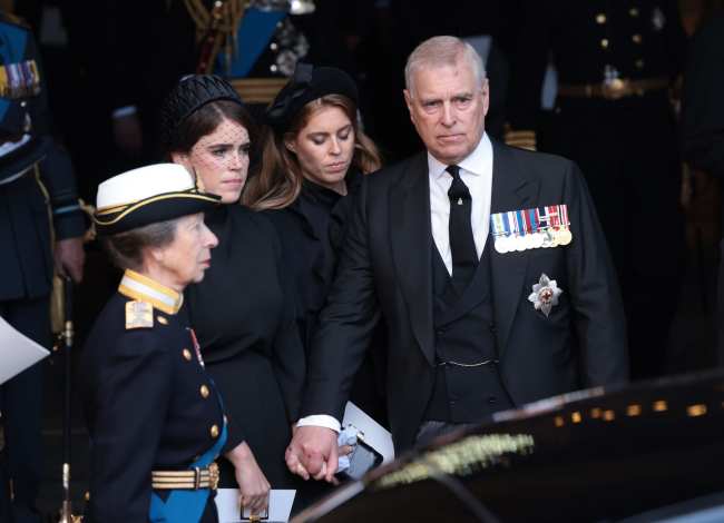 El principe Andrew se vio obligado a renunciar a sus deberes reales en 2019