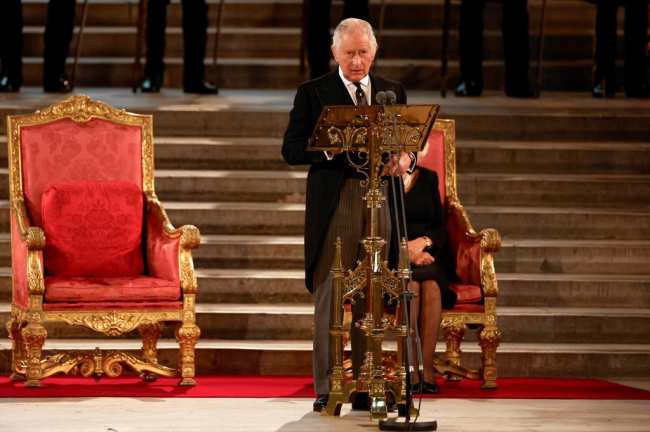 Presentacion de Discursos por Ambas Camaras del Parlamento a Su Majestad el Rey Carlos III