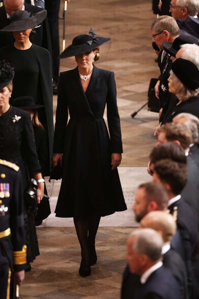 La princesa de Gales uso un vestido familiar para el funeral de estado de ayer por la reina Isabel