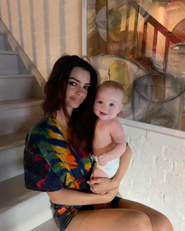 Ratajkowski comparte a su bebe con su ex esposo Sebastian BearMcClard