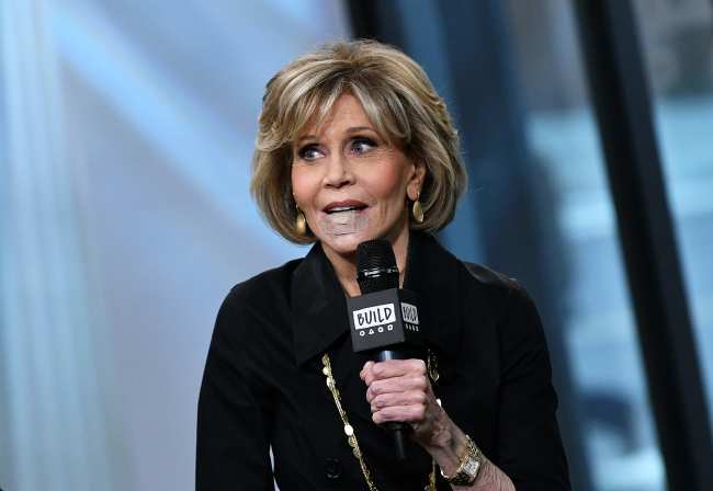 A Fonda le extirparon un tumor canceroso del labio en enero de 2018 y lucia un vendaje mientras promocionaba Grace  Frankie