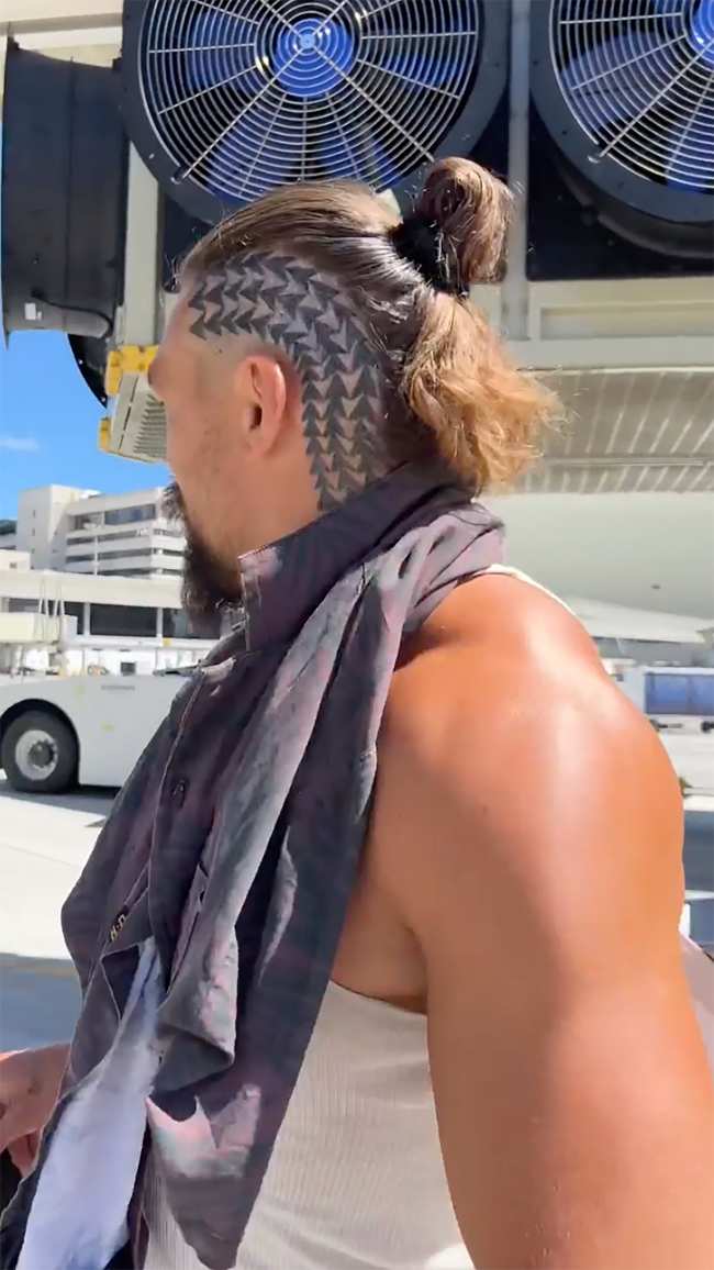Jason Momoa debuto con un tatuaje en la cabeza despues de afeitarse su largo cabello