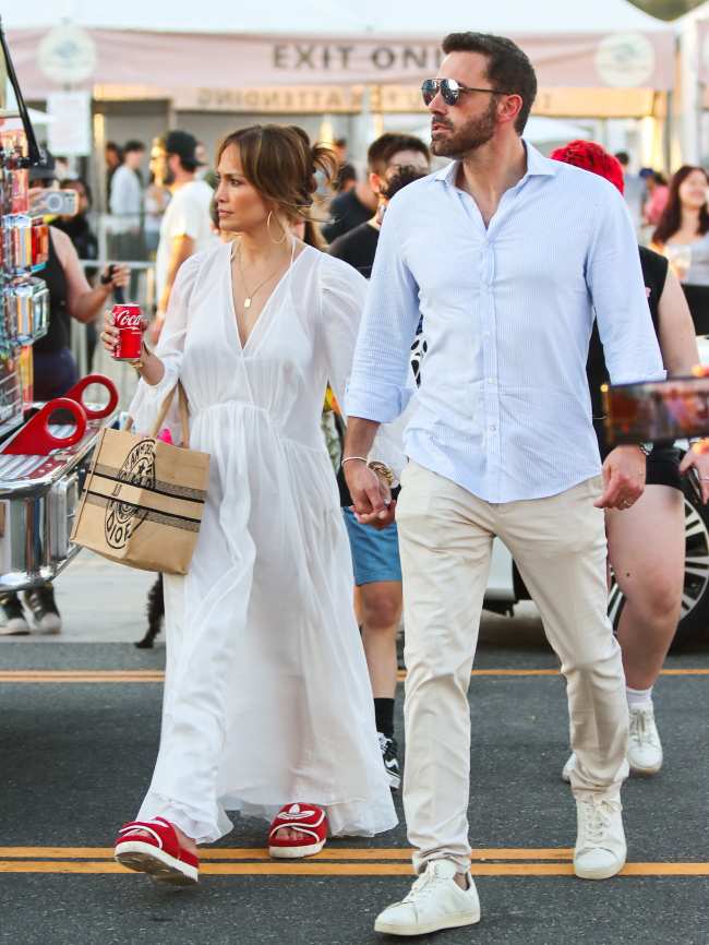 Jennifer Lopez y Ben Affleck desafiaron la ola de calor del sur de California para una salida en Malibu el domingo