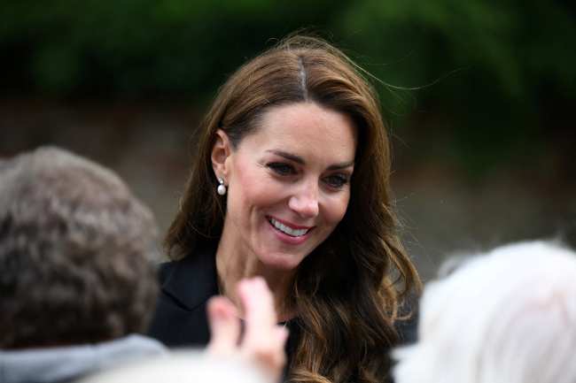 La Princesa de Gales hablo hoy con simpatizantes fuera de las puertas de Sandringham Estate