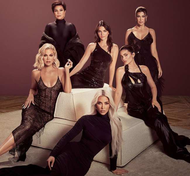La temporada 2 de The Kardashians se estreno este mes