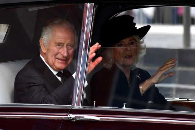 El rey Carlos III y la reina consorte visitan Gales