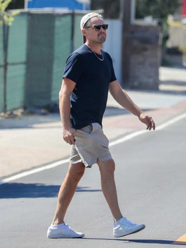 EXCLUSIVA Leonardo DiCaprio sale en solitario de una pequena fiesta en Malibu