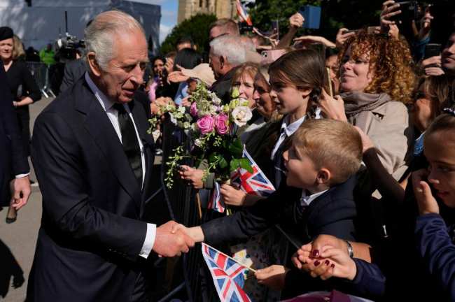 El rey Carlos III y la reina consorte visitan Gales