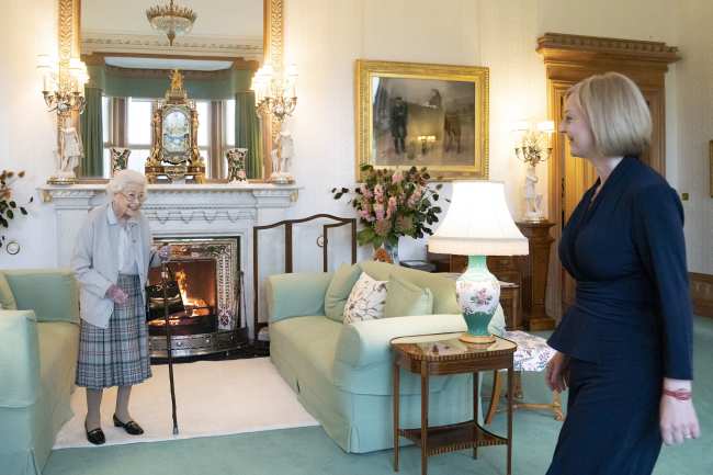 La reina Isabel II se reunio con la primera ministra Liz Truss en el castillo de Balmoral en Escocia el martes antes de su muerte