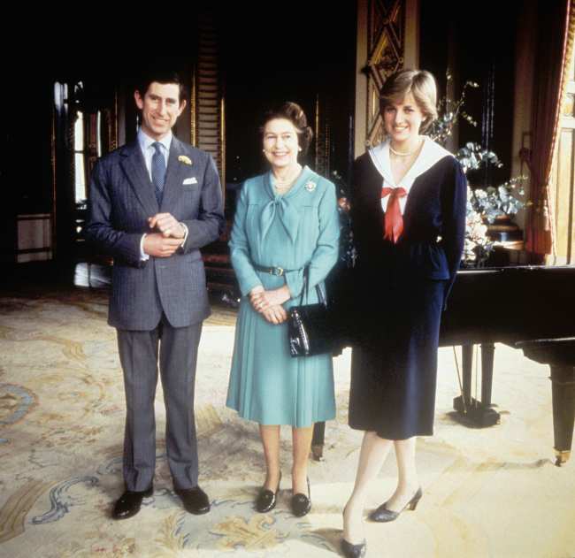 La Reina escribio al Principe Carlos izquierda y a la Princesa Diana derecha en diciembre de 1995 y les pidio el divorcio