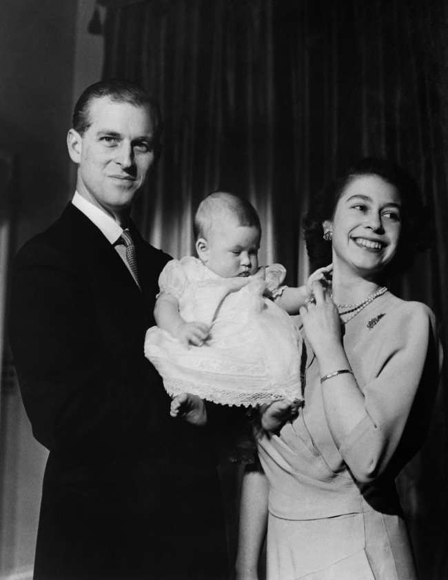La reina y Felipe se convirtieron en padres en noviembre de 1948 cuando nacio el principe Carlos