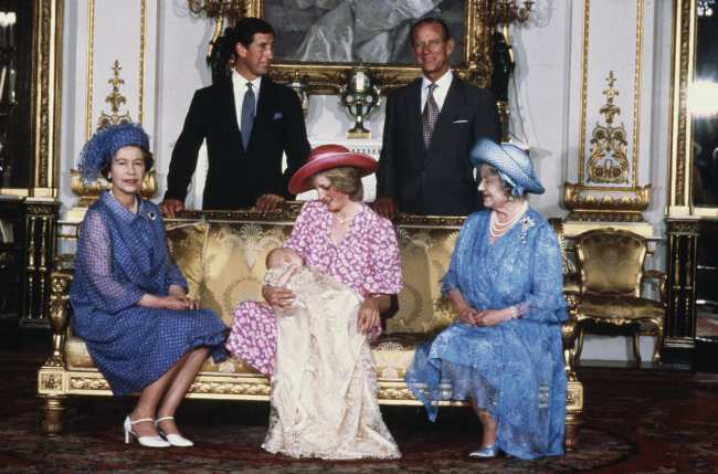 Los nietos de la Reina incluyen al Principe William el hijo primogenito de Carlos y la Princesa Diana