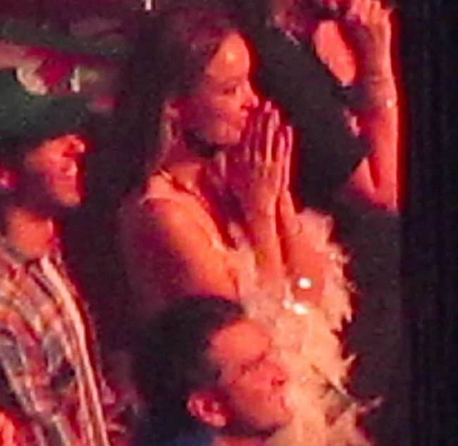 Olivia Wilde fue vista apoyando a Harry Styles en su espectaculo en el Madison Square Garden en la ciudad de Nueva York el miercoles por la noche