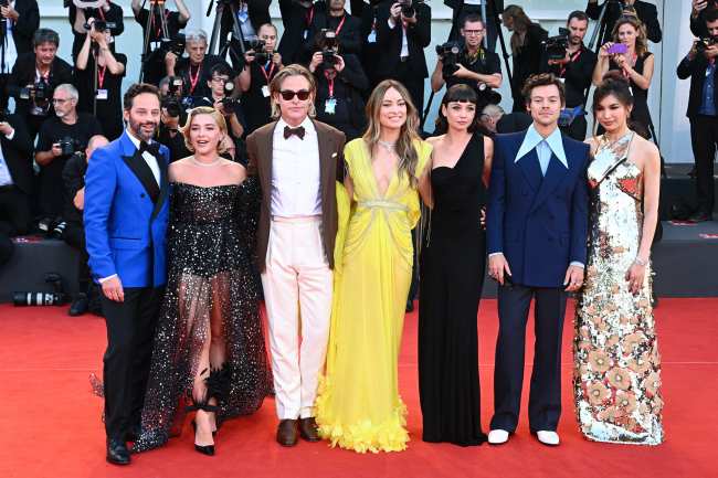 Wilde y Styles se ven aqui con sus coprotagonistas de Dont Worry Darling en el Festival de Cine de Venecia a principios de este mes