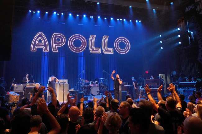Pearl Jam se presenta en vivo en el Apollo Theatre para la serie Small Stage de SiriusXM