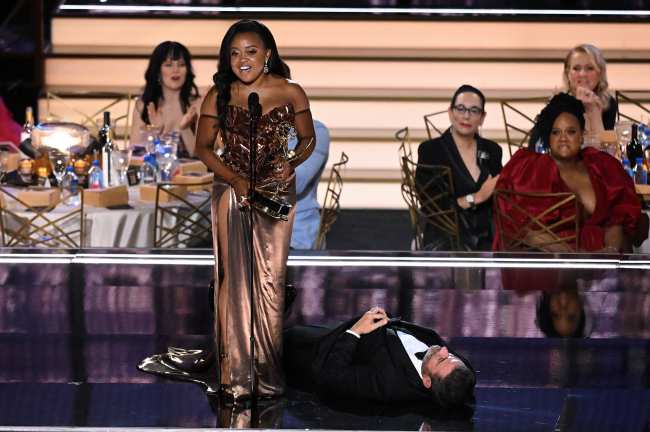 Quinta Brunson abordo la controvertida broma de los Emmy 2022 de Jimmy Kimmel en medio de una reaccion violenta