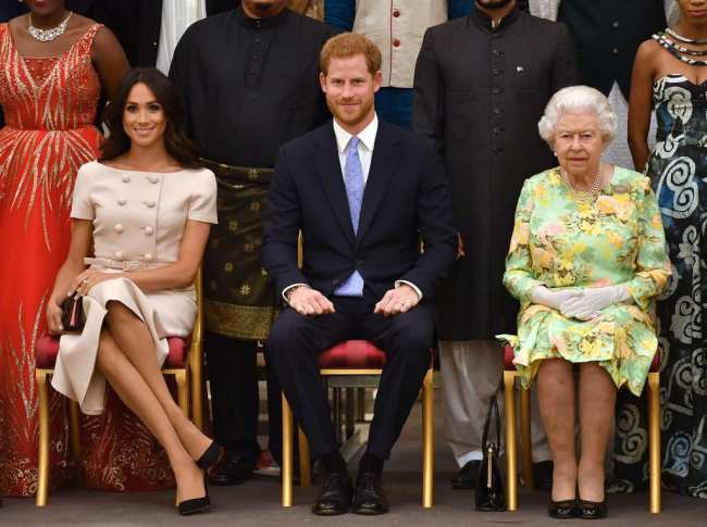 Su Majestad presenta la ceremonia final de entrega de premios a los jovenes lideres de la Reina