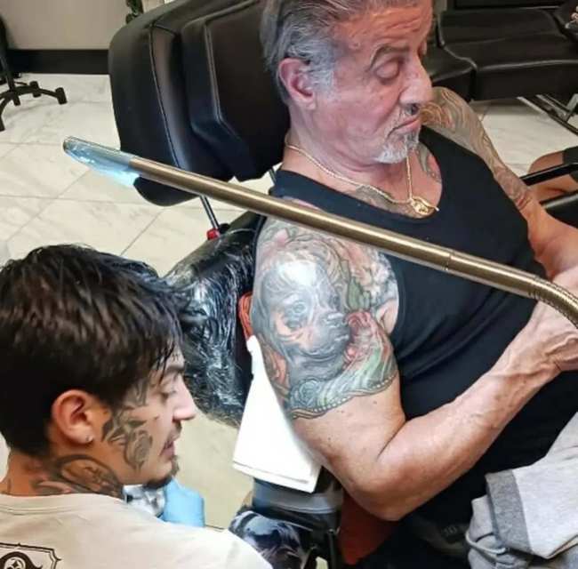El tatuador de la ciudad de Oklahoma Zach Perez estaba detras del encubrimiento canino