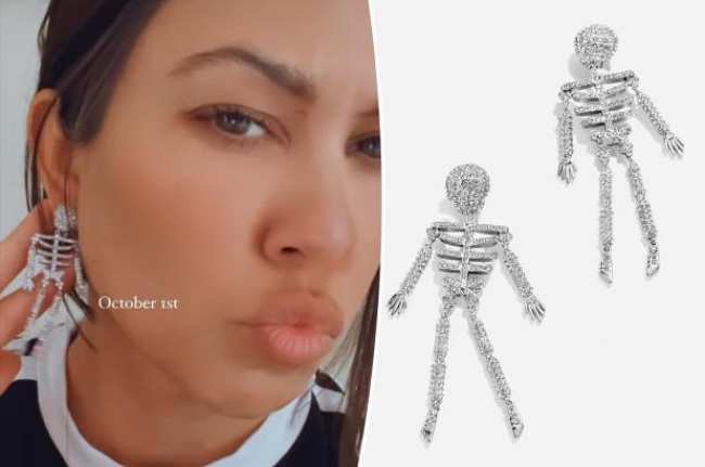 Kourtney Kardashian con aretes inspirados en esqueletos