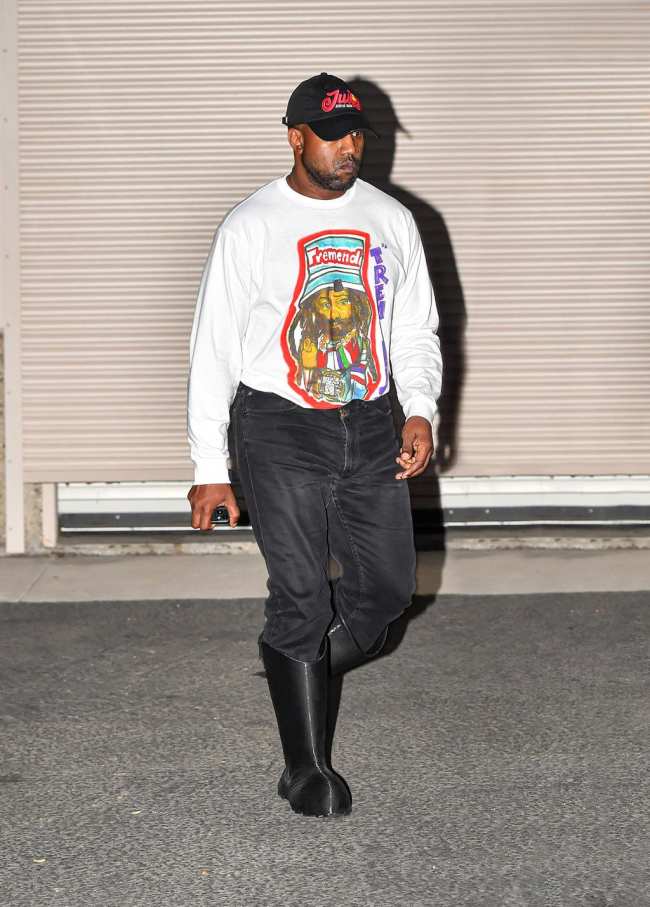 Kanye West fue visto dejando el juego de baloncesto de su hija North en Thousand Oaks CA