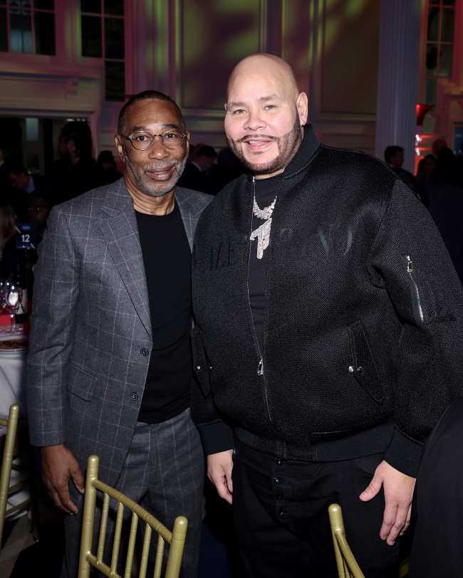             Larry Miller conto la historia durante una charla junto a la chimenea con Fat Joe en una cena VIP del Festival de Cultura de Harlem            