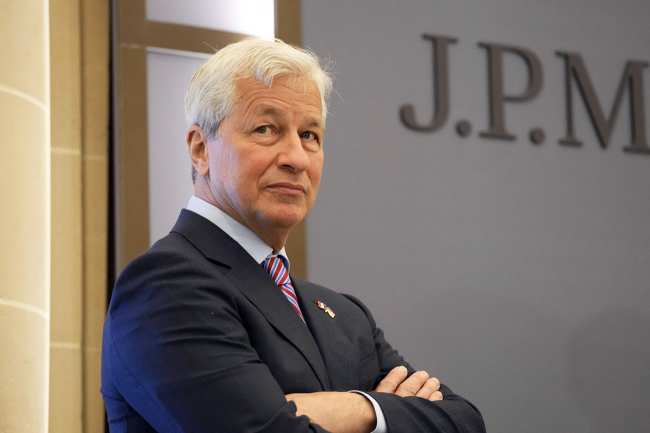             JP Morgan Chase anuncio que el rapero tenia hasta noviembre para encontrar un nuevo banco           