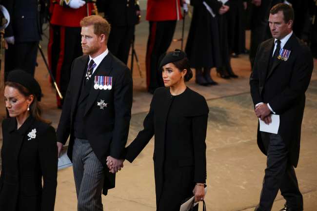 Markle y Harry viajaron al Reino Unido para asistir al funeral de la Reina pero se fueron antes de que pudieran despejarse