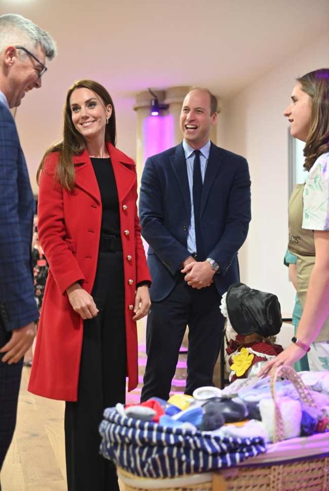 El Principe y la Princesa de Gales visitan Gales