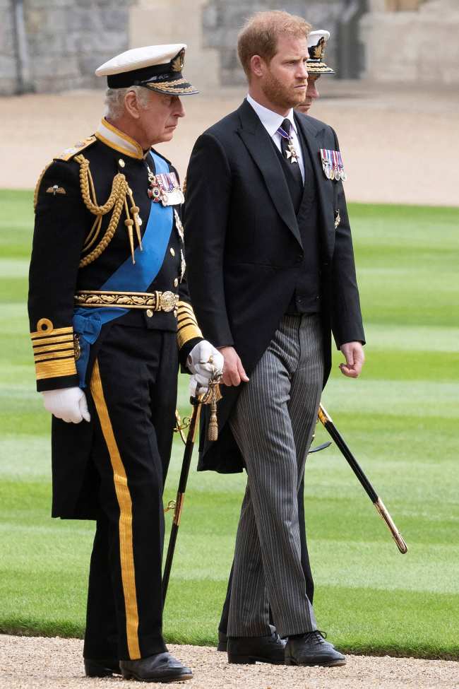              Segun los informes el rey Carlos III puede prohibir al principe Harry de su coronacion por las memorias de su hijo            