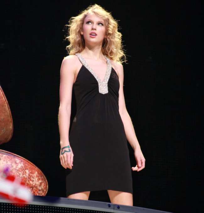 Taylor Swift inicia su gira Fearless en Tampa FL