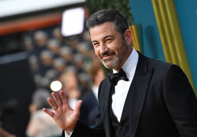 Jimmy Kimmel ha estado tratando de sacar a su amigo Stern de su bunker
