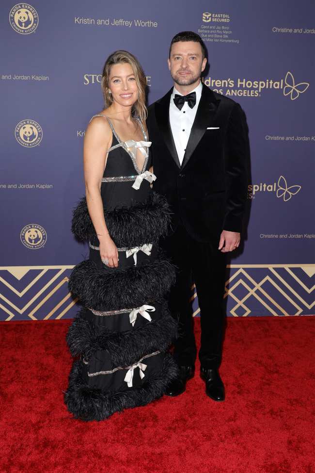             Jessica Biel y Justin Timberlake posaron en la alfombra roja para su noche de cita en la Gala de CHLA           